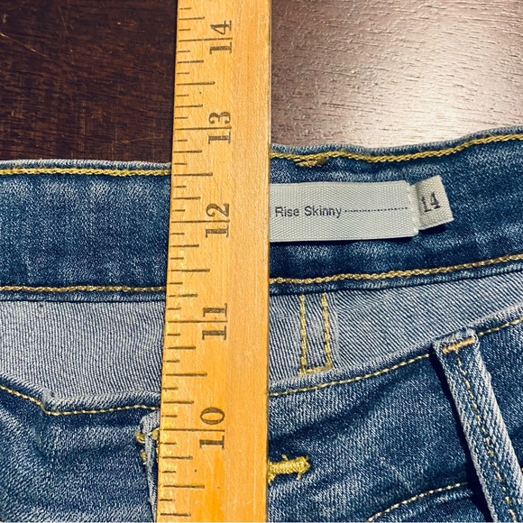 Levi’s Mid Rise Skinny Cropped Jeans Size 14 measures 32x22 - Picture 4 of 8